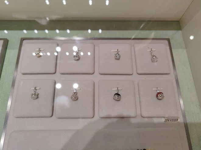 泡泡玛特珠宝店客流平平瓦力棋牌游戏北京首家(图8)