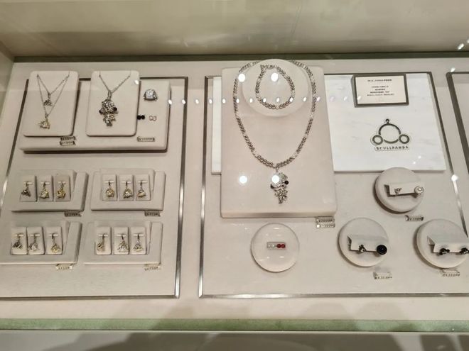 泡泡玛特珠宝店客流平平瓦力棋牌游戏北京首家(图10)