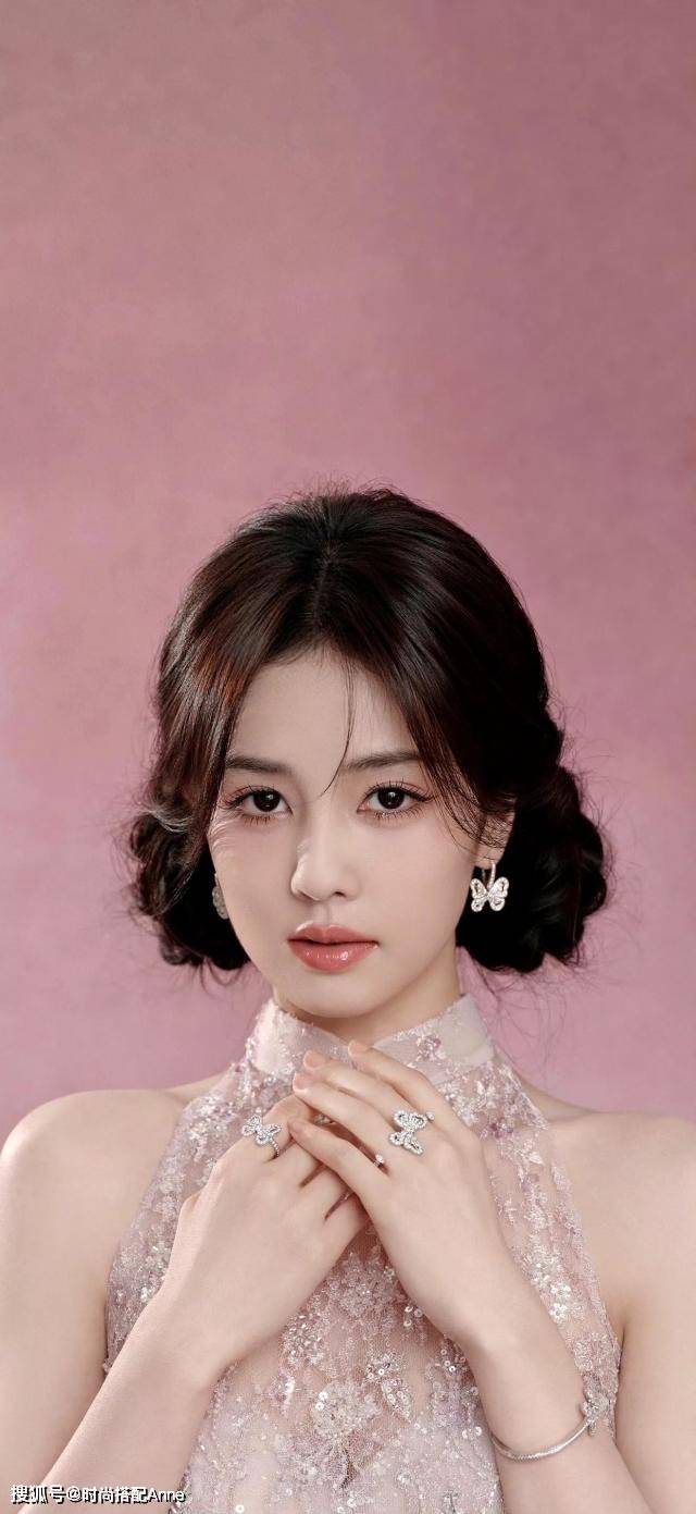 尚写真粉色蕾丝旗袍优雅迷人瓦力棋牌试玩白鹿端午节时(图2)