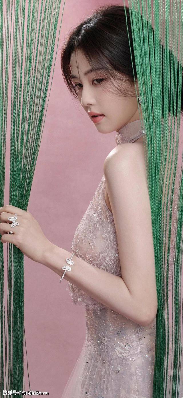 尚写真粉色蕾丝旗袍优雅迷人瓦力棋牌试玩白鹿端午节时(图3)
