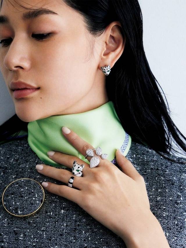 学会用珠宝50+女性尤其不可忽略瓦力游戏灰色穿搭的高级感秘诀：要(图11)