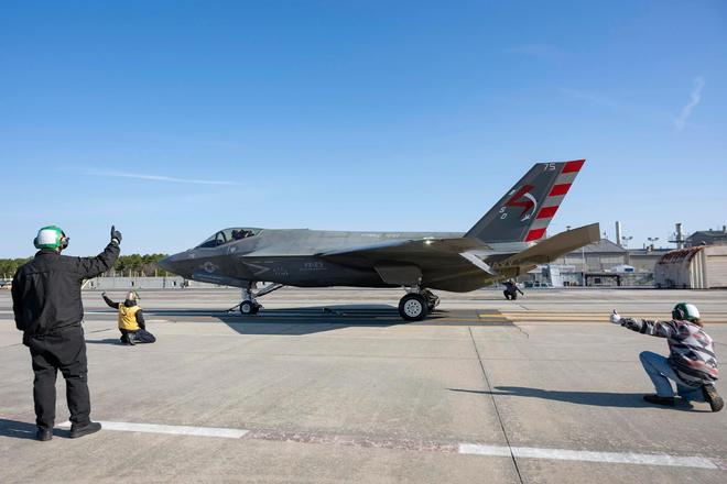 五角大楼这回麻烦了：航母数量将！瓦力棋牌美蒸汽弹射器公司成中企(图3)